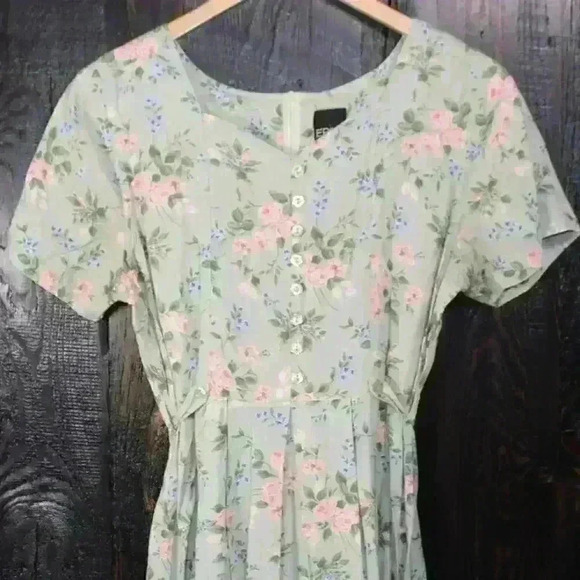 VINTAGE Erika Green Floral Short Sleeve Midi Dress Raw Hem Cottage Women Medium - Picture 3 of 13